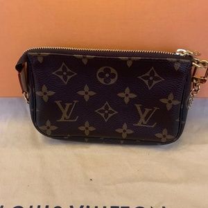 Louis Vuitton Mini Pochette